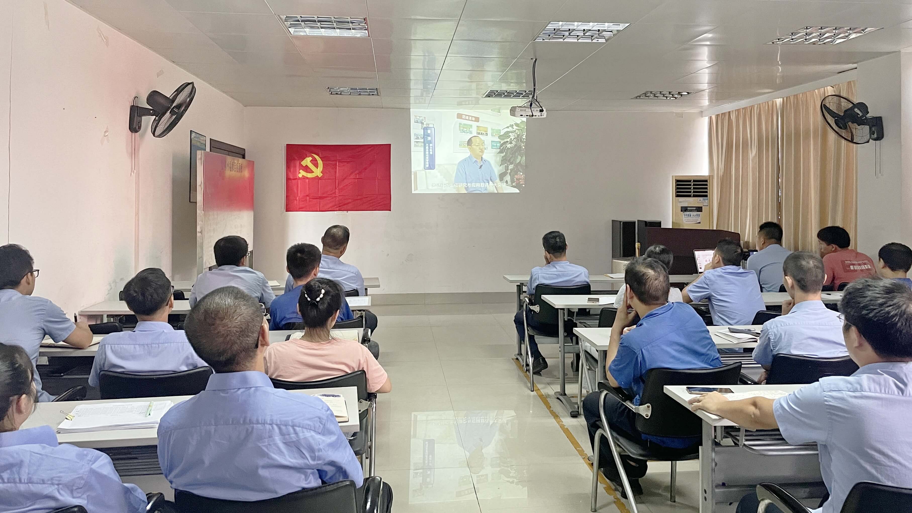 1692061668330532.jpg 专用车_副本.jpg